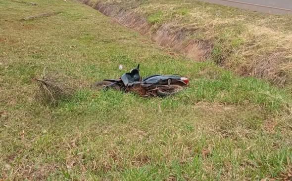 Joven huye de la policía, cae de su motocicleta y abandona a una bebé de 8 meses durante la fuga
