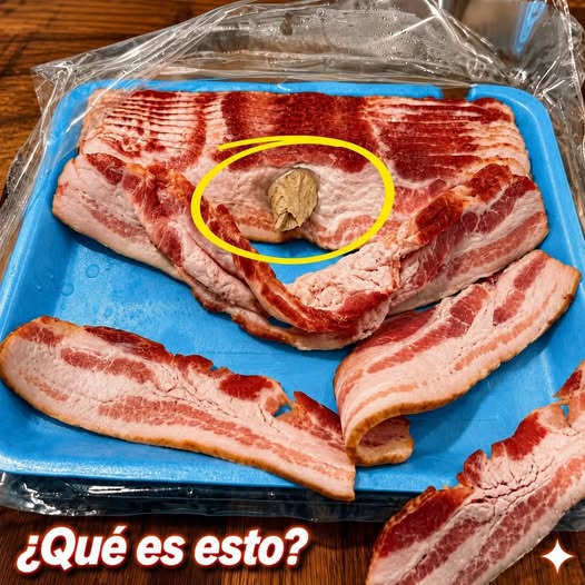 Encontró algo extraño dentro del bacón y quiso saber qué era realmente