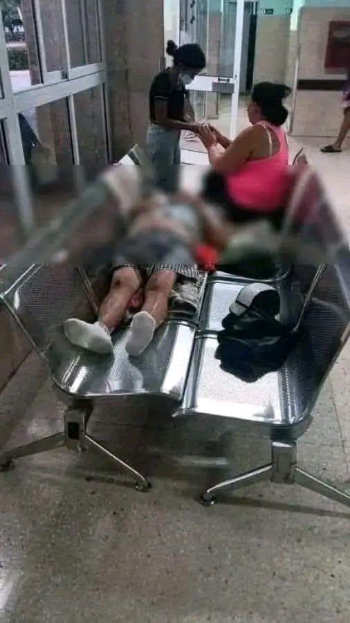 Hombre de 65 años pierde la vida mientras esperaba atención en un hospital