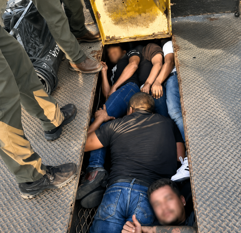 😱 OPERATIVO SORPRESA REVELA A VARIOS JÓVENES  EN UN COMPARTIMENTO