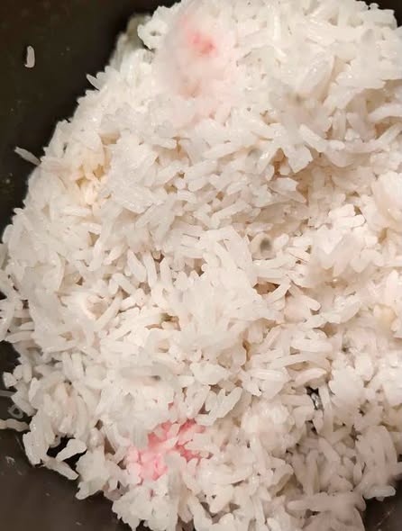 ADVERTENCIA SOBRE EL ARROZ COCIDO: ESTOS CAMBIOS PUEDEN INDICAR QUE YA NO ES SEGURO CONSUMIRLO