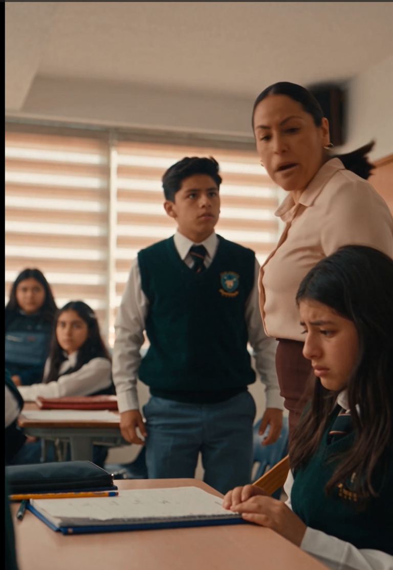 Lucía se negó a permitir una trampa durante un examen escolar