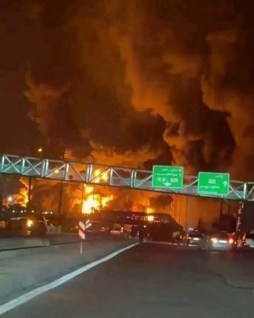 Amplio operativo de emergencia tras un incidente en una autopista durante la noche